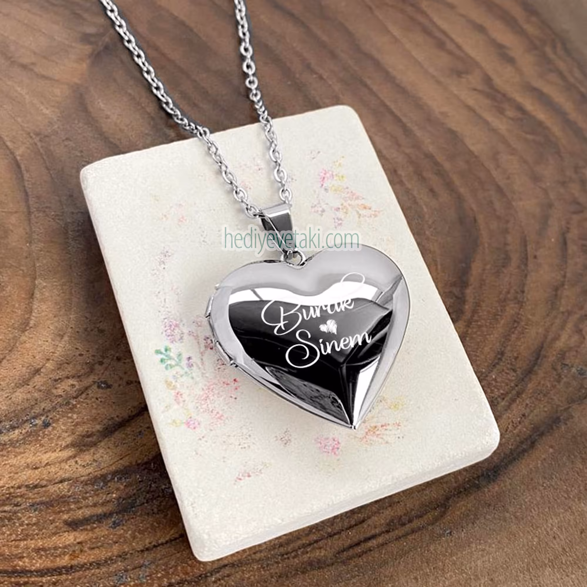 Lazer Çizim Kapaklı Kalp Kolye 4 Lazer Çizim Kapaklı Kalp Kolye - Görsel 4